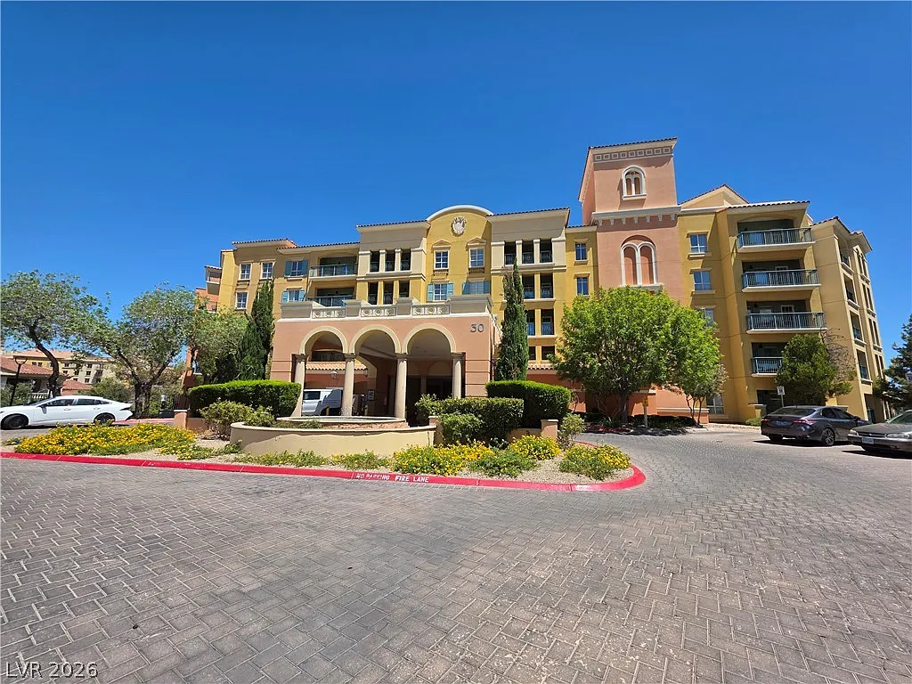1 bed, 1.0 bath, 572 sqft, $1,650 — Photo 2