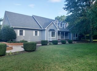 2836 N Fox Trl, Fayetteville, AR 72703