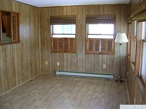 3rd image of 322 Lincoln Blvd