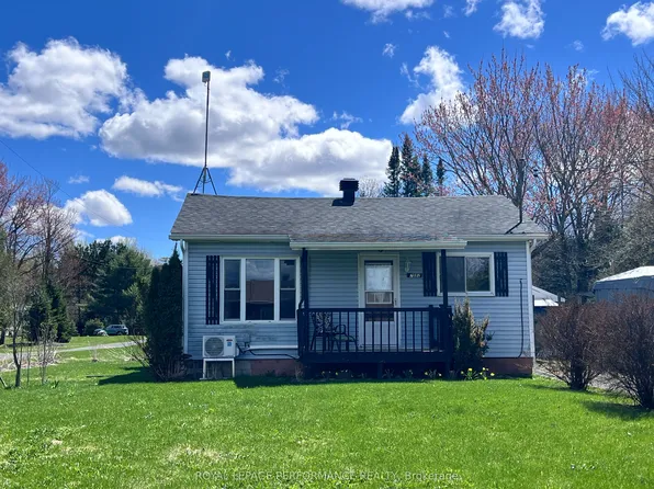 2082 Sandy Hill Rd, Champlain, ON K0B 1K0