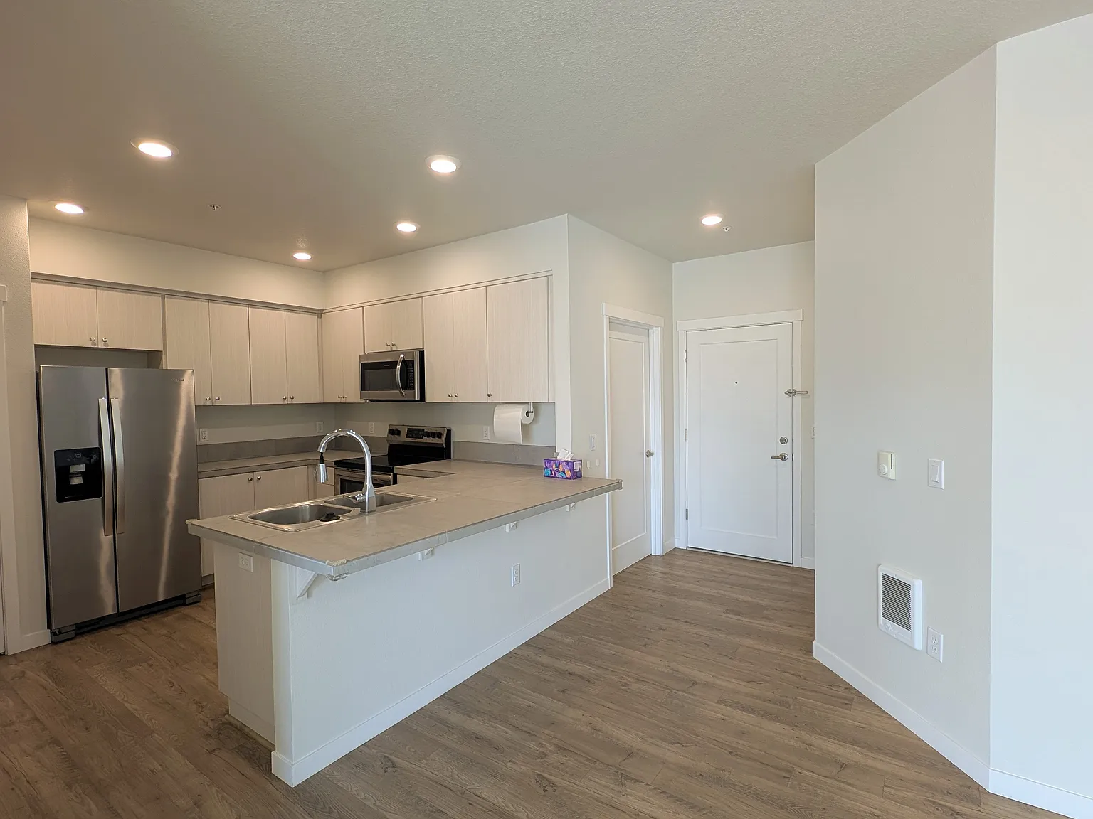 2 bed, 1105 sqft, $2,325 — Photo 2