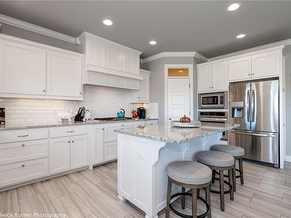 3rd image of 5809 W Murfield Dr