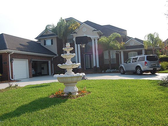 3rd image of 901 Cavanaugh Dr