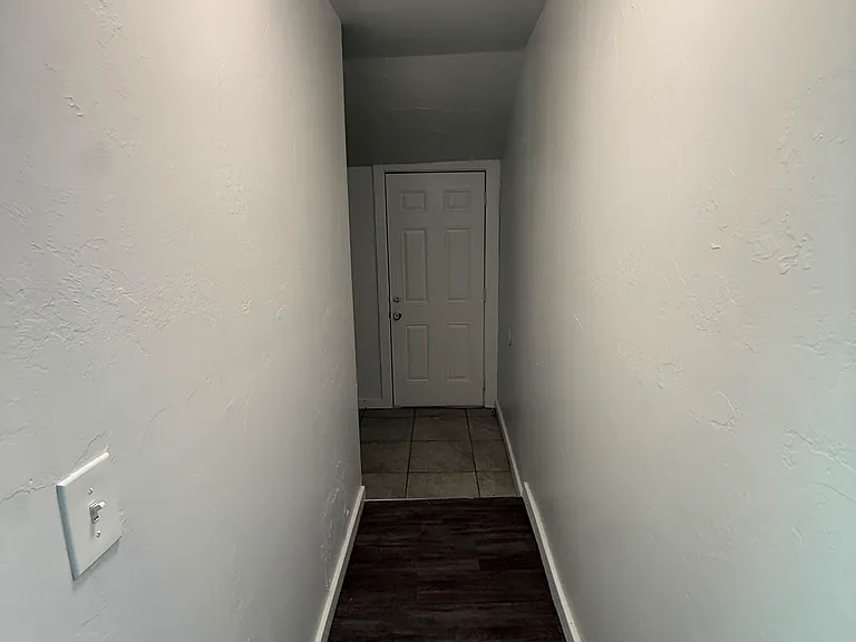 326 E Harmon Dr — Photo 8