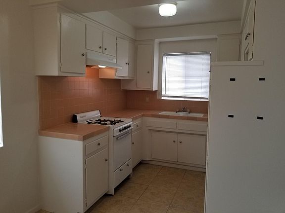 2nd image of 3860 W 132nd St APT D