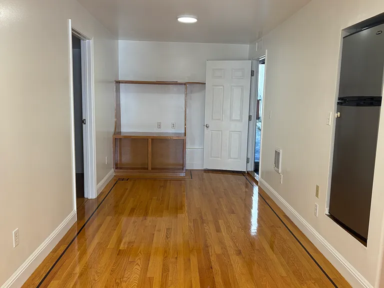 743 London St — Photo 4
