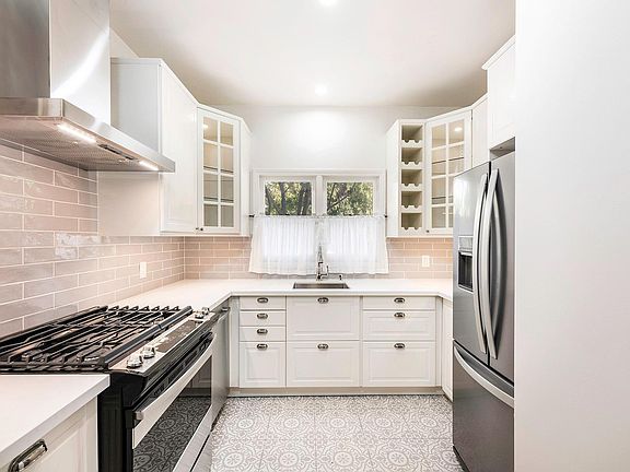 Brand new kitchen with all appliances