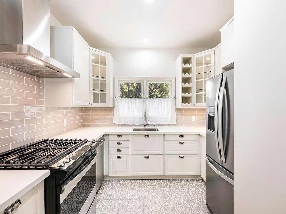 Brand new kitchen with all appliances