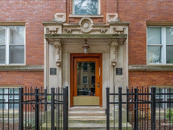2nd image of 1015 W Ainslie St #2