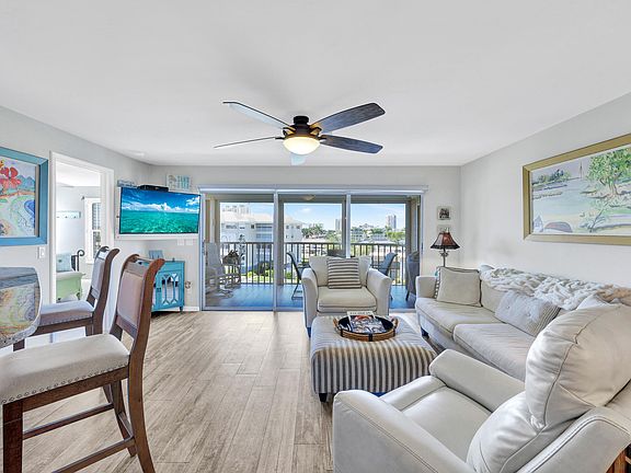 3rd image of 900 Collier Ct APT 401