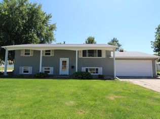 301 W 11th Ave, Holdrege, NE 68949