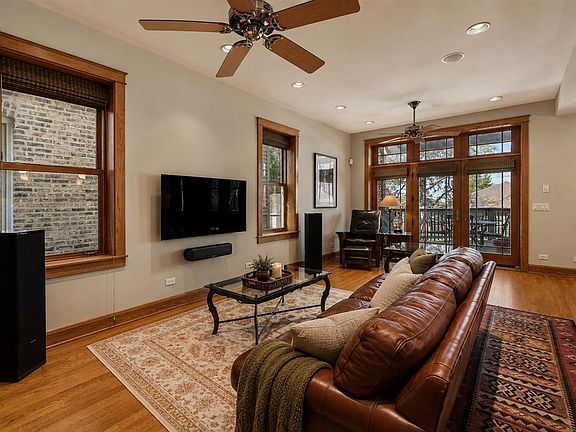 5th image of 4724 N Artesian Ave