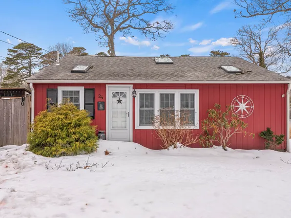 24 East Road, Mashpee, MA 02649