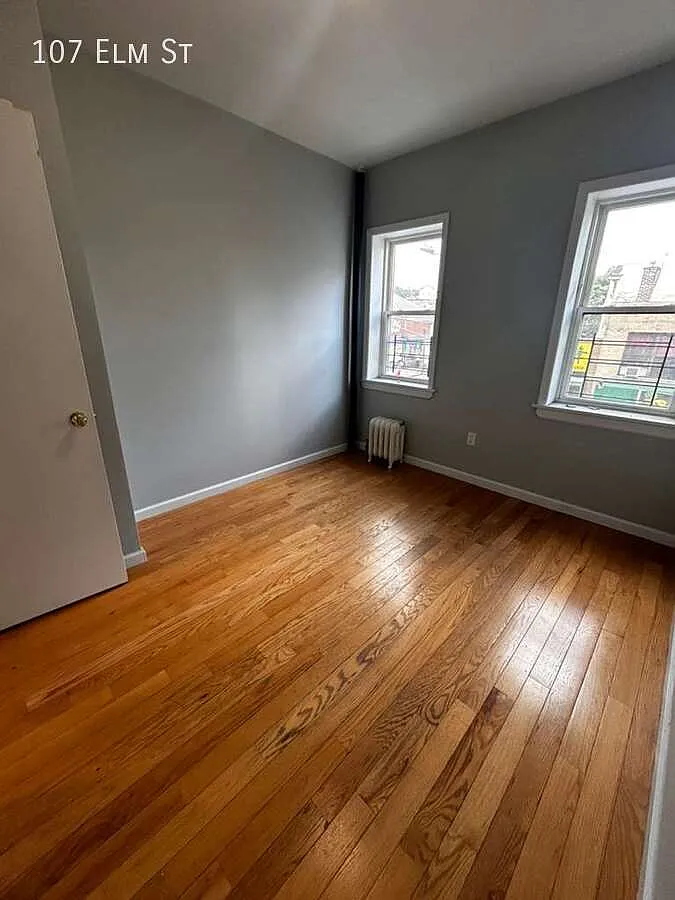 107 Elm St — Photo 2