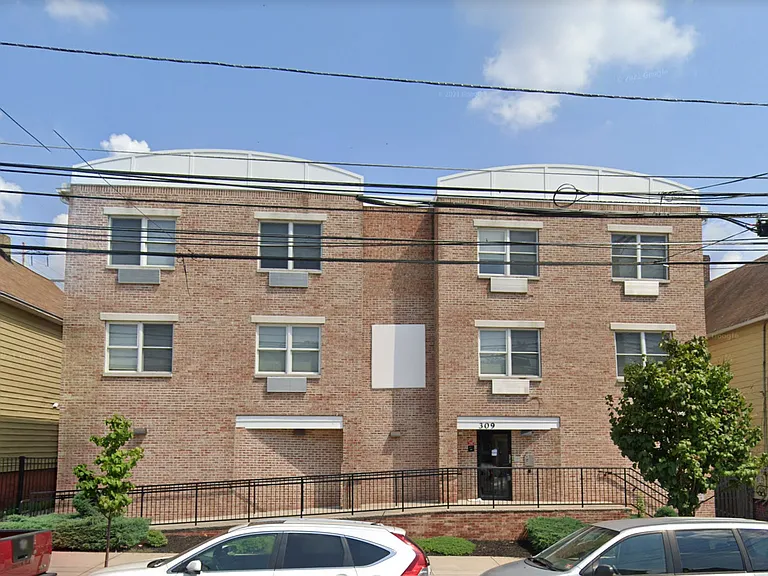 309 Suydam St — Photo 1