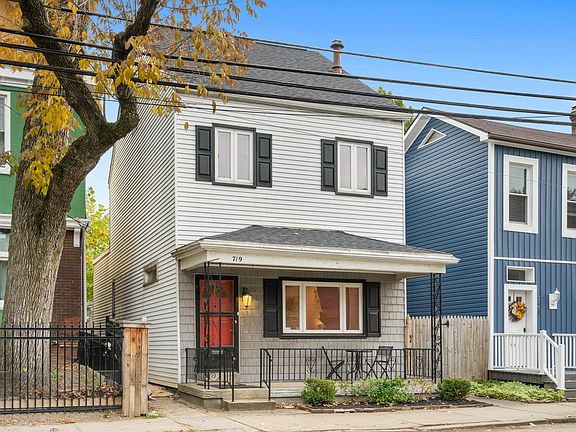 Step into our spacious 3-bedroom, 2-bathroom abode just steps from Walnut Street! Comfortably sleep 10 guests with 2 king beds, 2 queen beds, a queen pull-out bed, and a twin-sized futon.