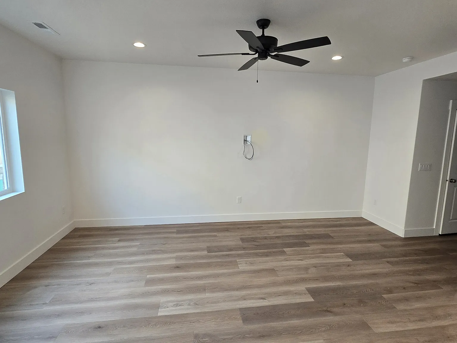 Newer West Haven Townhouse! — Photo 4