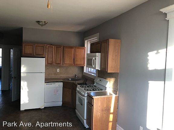 2nd image of 556 Park Ave APT 3