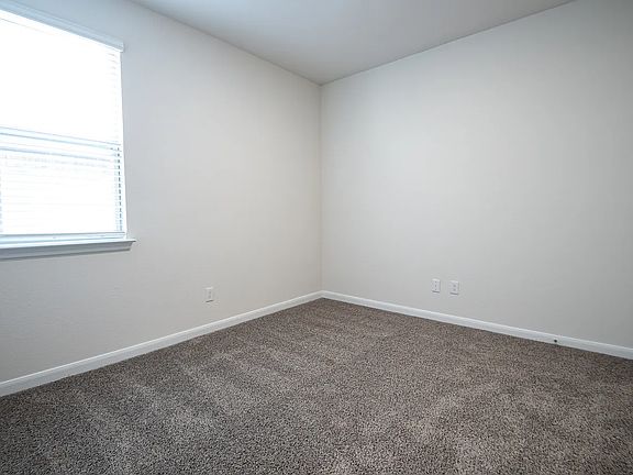 4th image of 3608 Southbend Dr