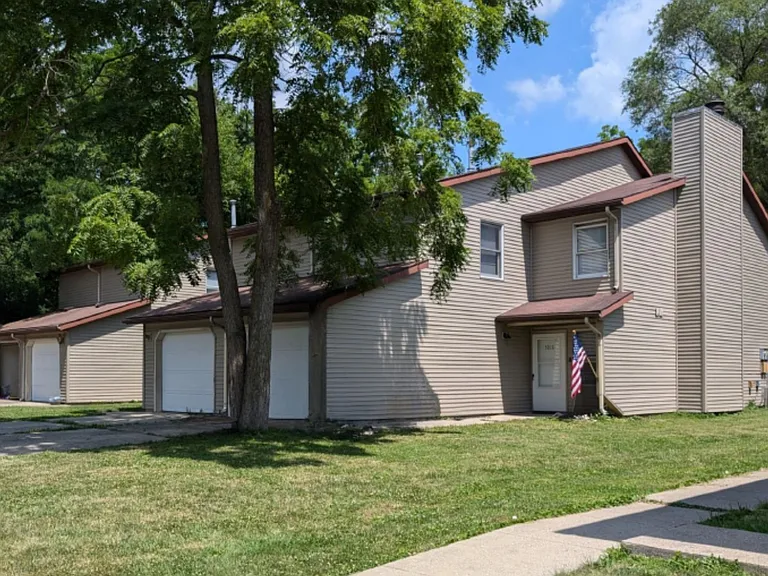 Canterbury Townhomes — Photo 12