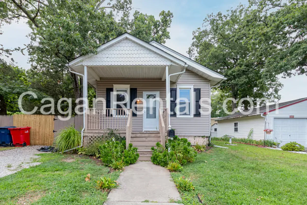 2 bed, 819 sqft, $1,890 — Photo 1
