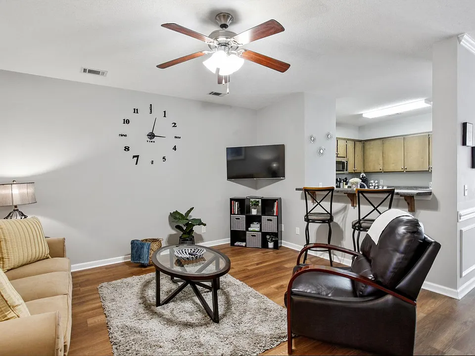 777 King George Blvd #52