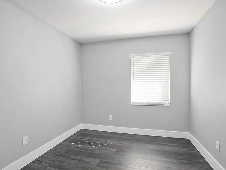 2061 Tanglewood Dr — Photo 7
