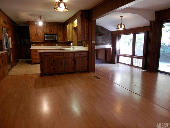 4th image of 310 Woodsway Ln NW