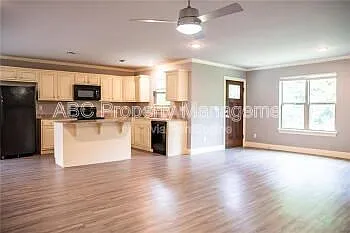 3 bed, 3.5 bath, 1976 sqft, $1,799 — Photo 3