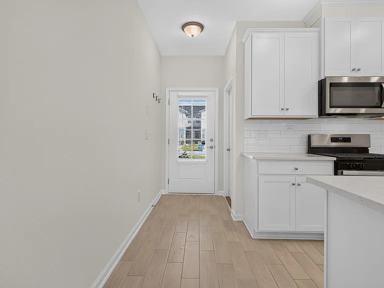 39 Mellowood Ln — Photo 4