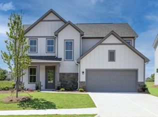 392 Red Wood Ln, Hoschton, GA 30548