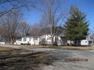 402 N Central St, El Paso, IL 61738