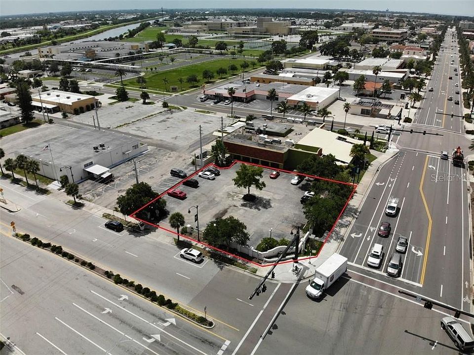2nd image of 108 E Venice Ave