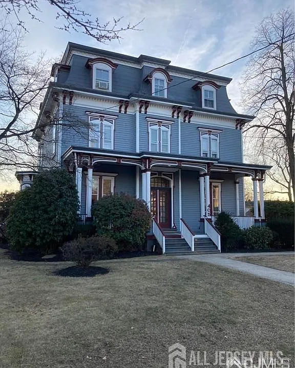Building Photo 4