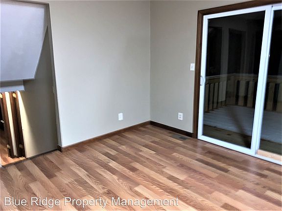4th image of 111 E Lane St