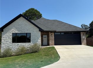 145 Harbor Cir, Russellville, AR 72801