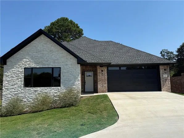 145 Harbor Cir, Russellville, AR 72801