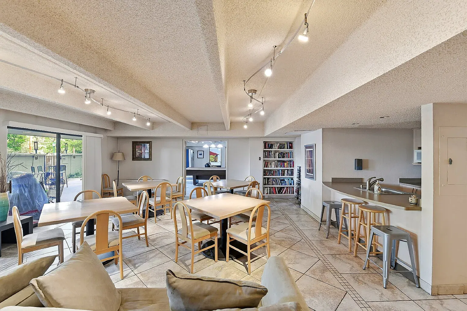 2 bed, 1067 sqft, $2,350 — Photo 2
