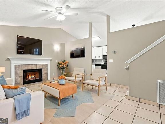 5th image of 3949 Edge Brook Dr