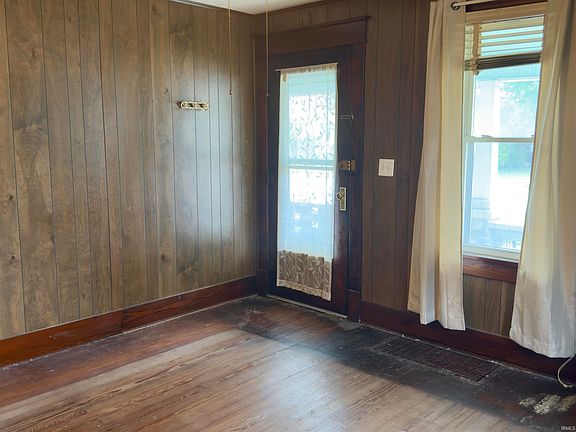 2nd image of 2710 Kossuth St