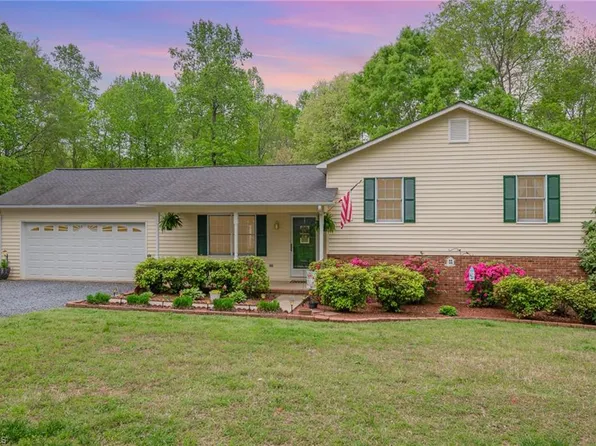 2302 Woodridge Dr, Asheboro, NC 27205