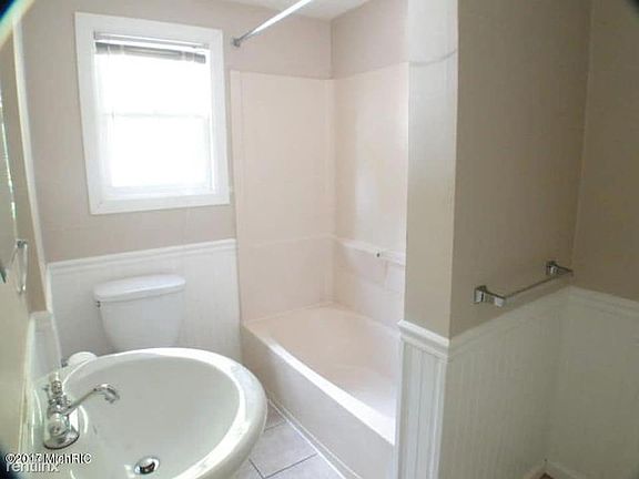 2nd image of 719 Ardmore St SE