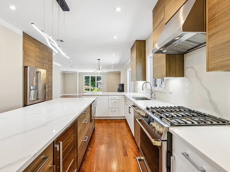 211 Warwick Ave #1 — Photo 16