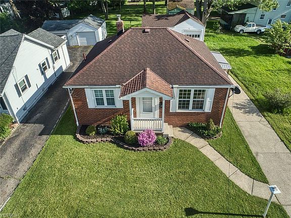 4th image of 1058 Leighton Ave