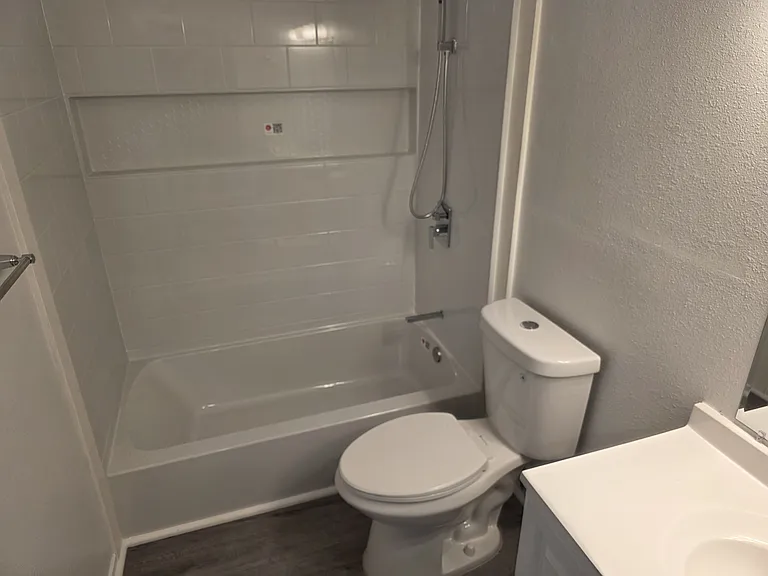 5550 Traffic Way #7 — Photo 2