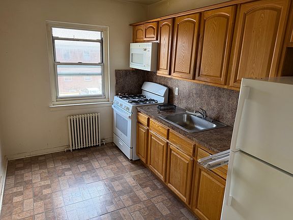 5th image of 48 Elmwood Ter #B