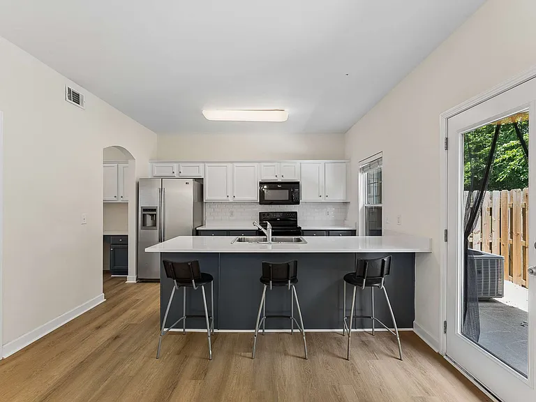 553 Rosedale Ave #107 — Photo 6