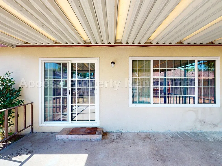 1441 Montclair Dr — Photo 32