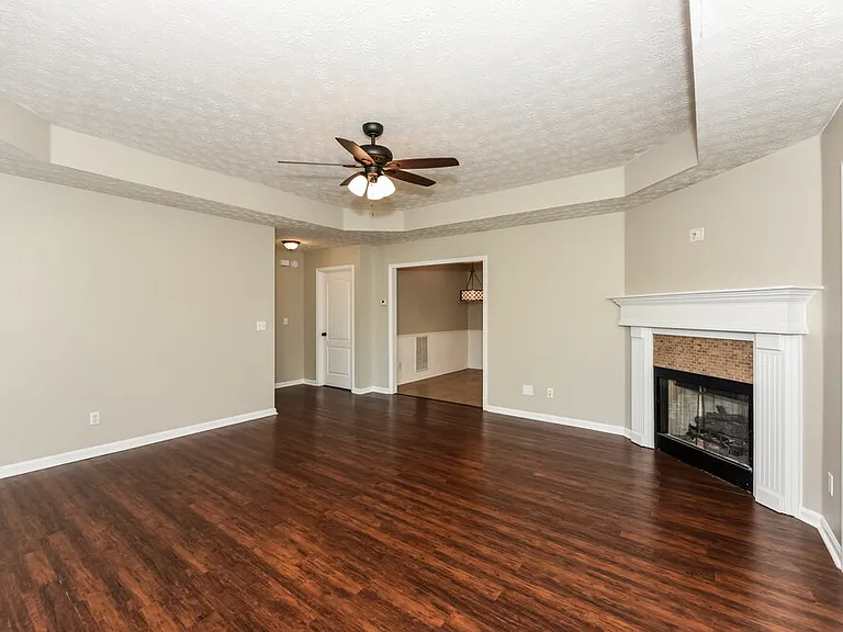 2403 Sawmill St — Photo 3