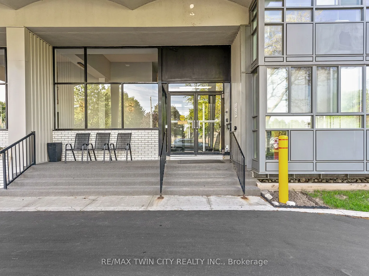 3 bed, $2,400 — Photo 4